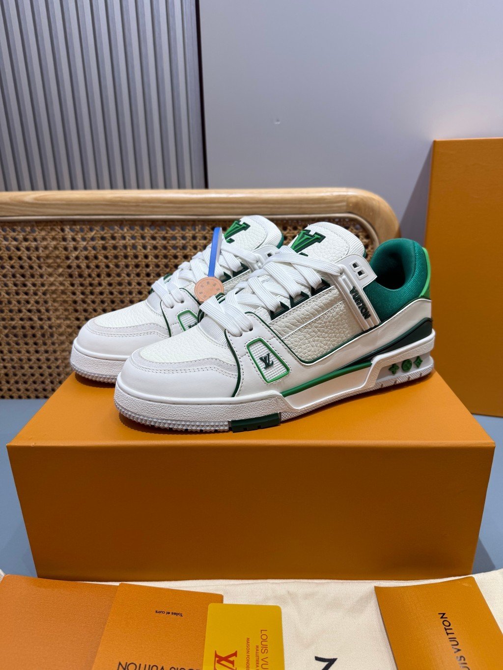 Sneakers Trainer 'Blanc Vert Liseré' — vue 3