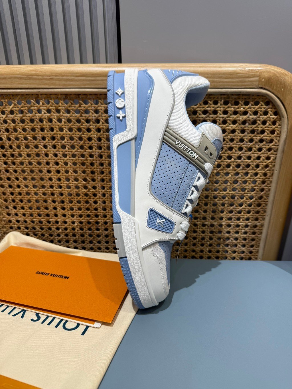 Sneakers Trainer 'Blanc Bleu Pastel' — vue 34