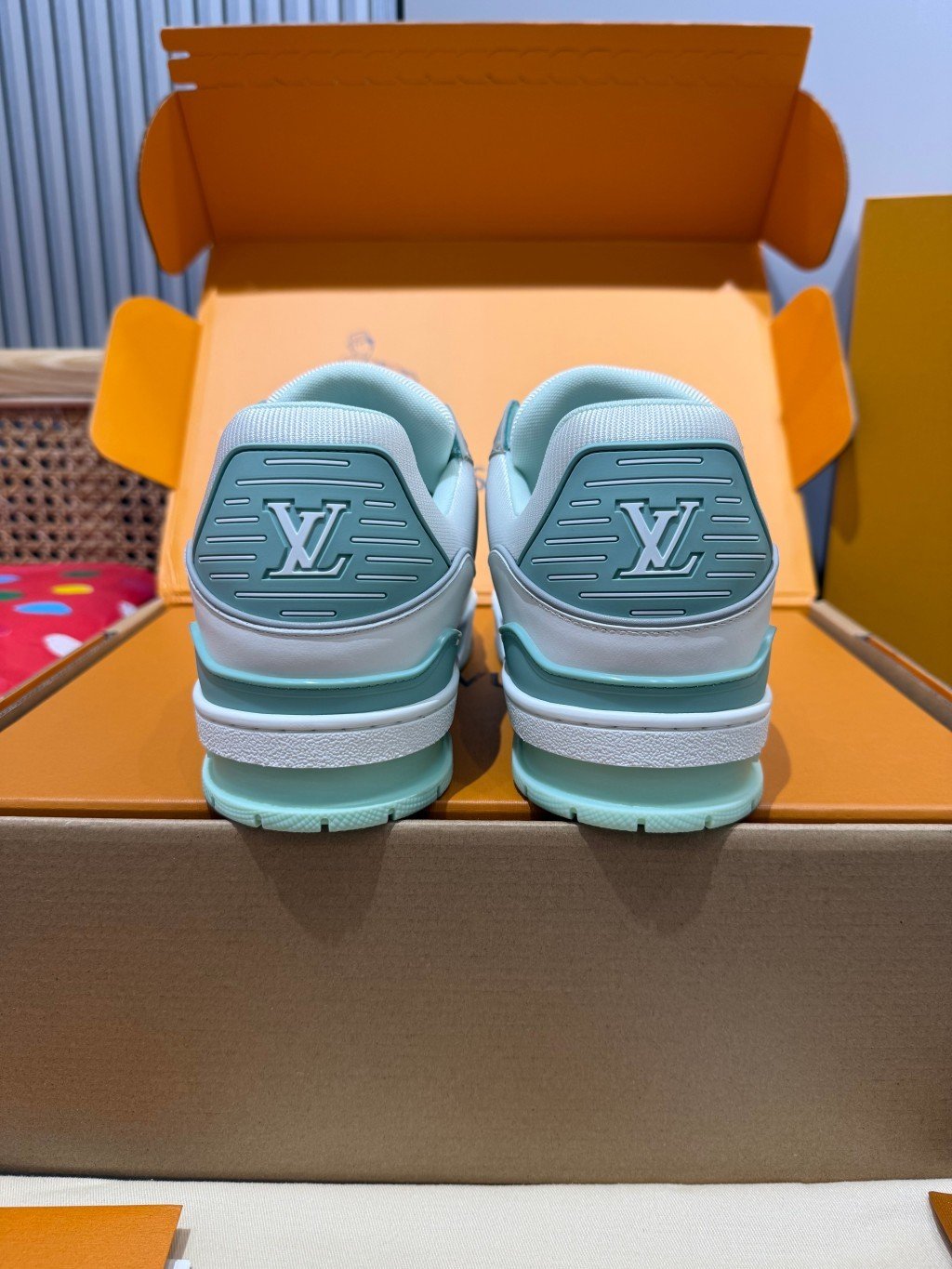 Sneakers Trainer 'Blanc Vert Menthe' — vue 3