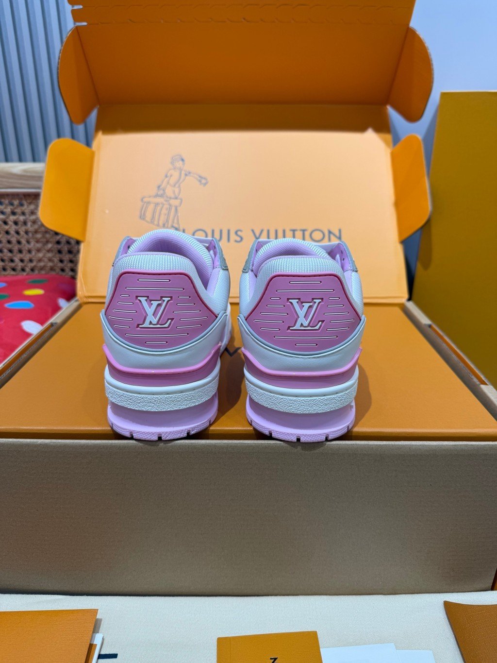 Sneakers Trainer 'Blanc Rose Pastel' — vue 3