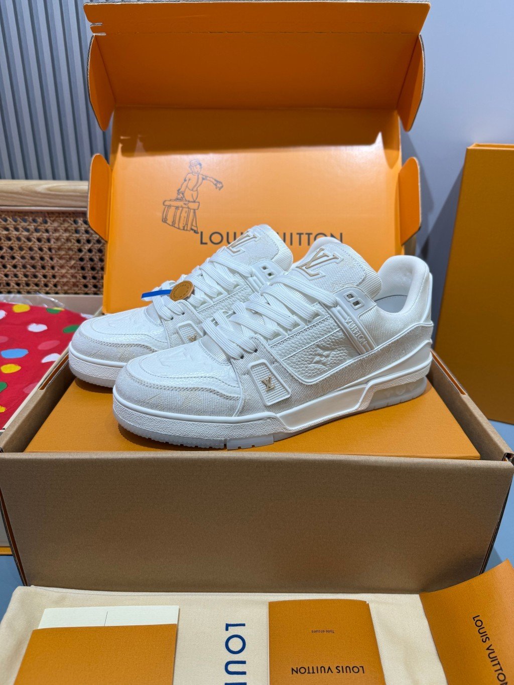 Sneakers Trainer Denim 'Blanc Nacré Monogram' — vue 4