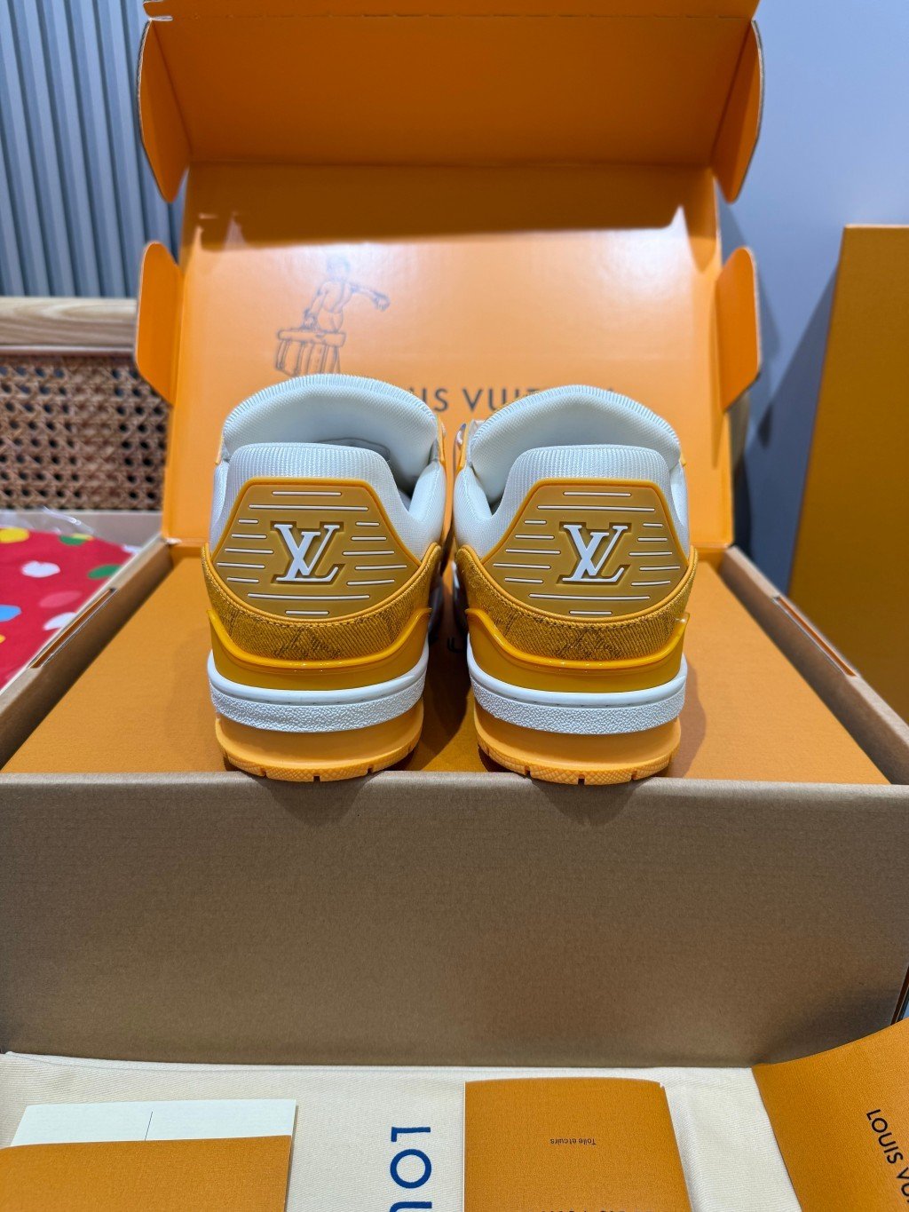 Sneakers Trainer Denim 'Blanc Jaune Monogram' — vue 3