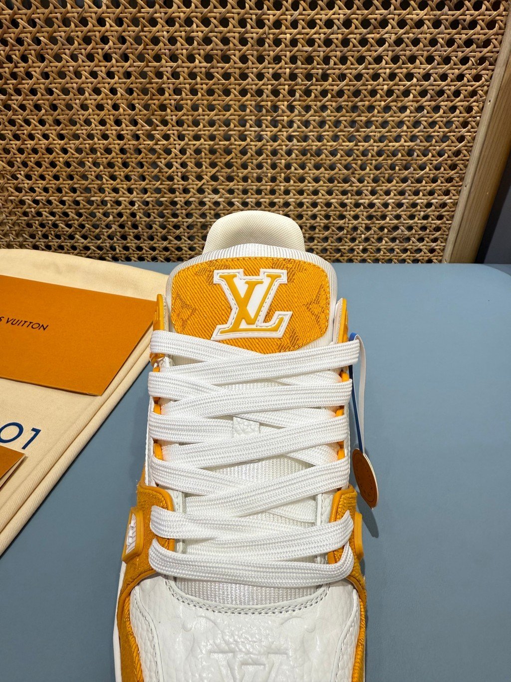 Sneakers Trainer Denim 'Blanc Jaune Monogram' — vue 7