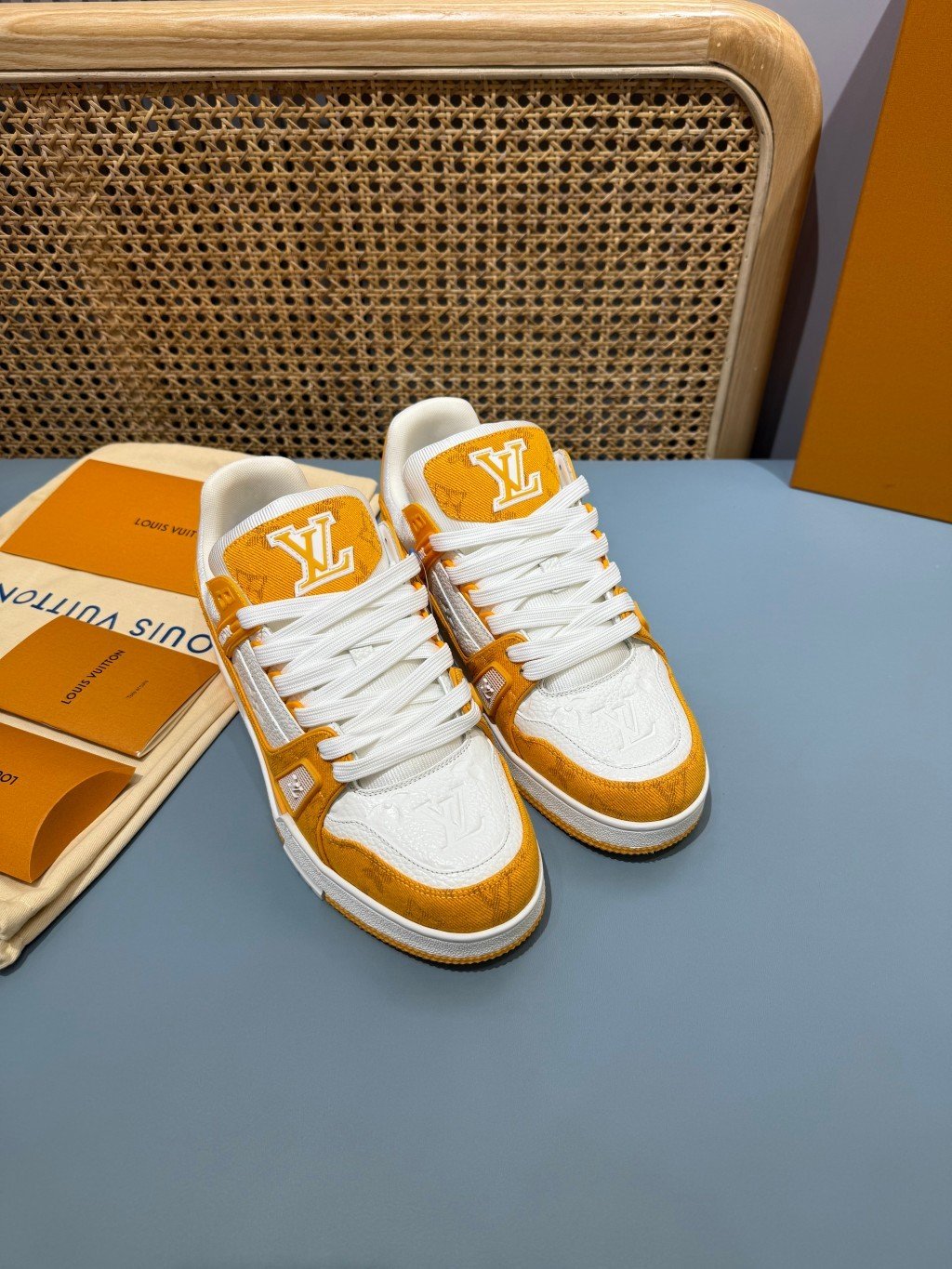 Sneakers Trainer Denim 'Blanc Jaune Monogram' — vue 16
