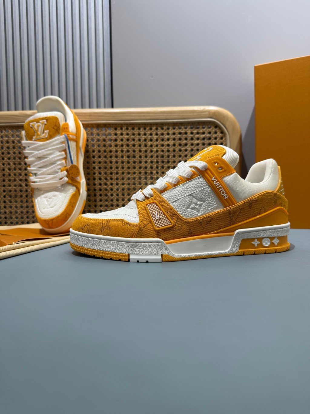 Sneakers Trainer Denim 'Blanc Jaune Monogram' — vue 24
