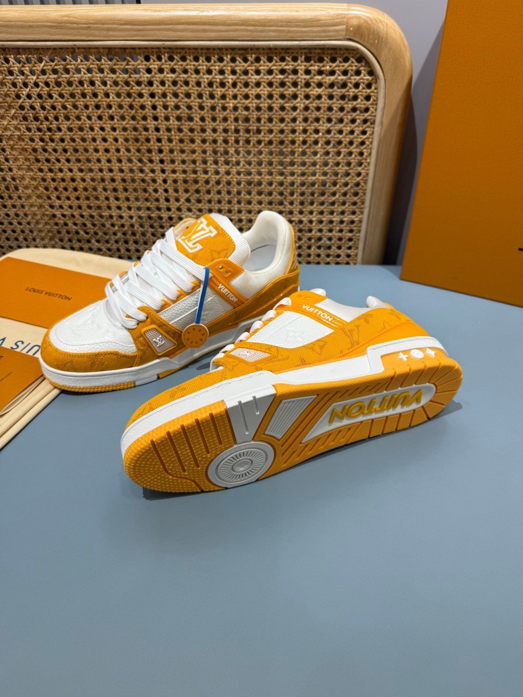 Sneakers Trainer Denim 'Blanc Jaune Monogram' — vue 32