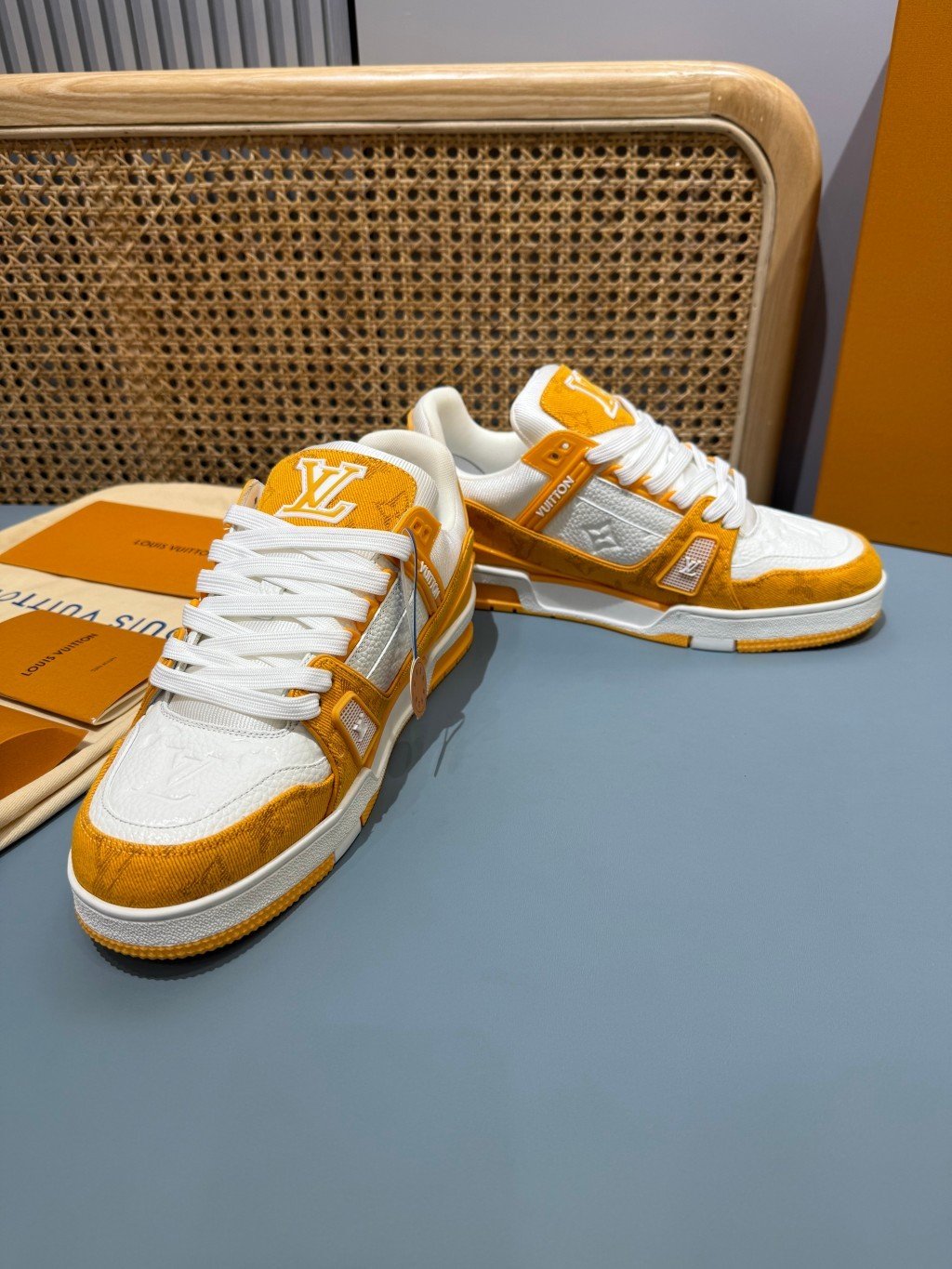 Sneakers Trainer Denim 'Blanc Jaune Monogram' — vue 33
