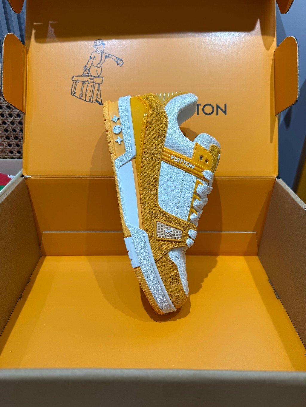 Sneakers Trainer Denim 'Blanc Jaune Monogram' — vue 34