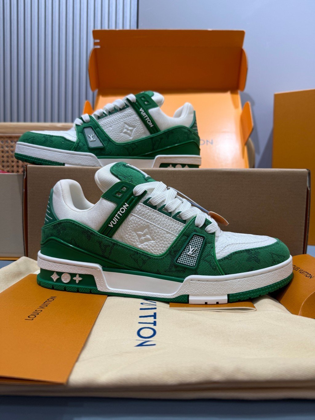 Sneakers Trainer Denim 'Blanc Vert Monogram' — vue 2