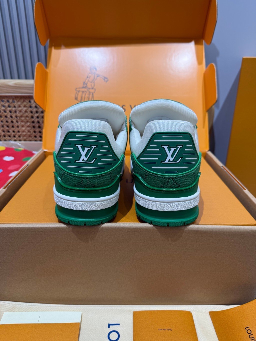 Sneakers Trainer Denim 'Blanc Vert Monogram' — vue 3