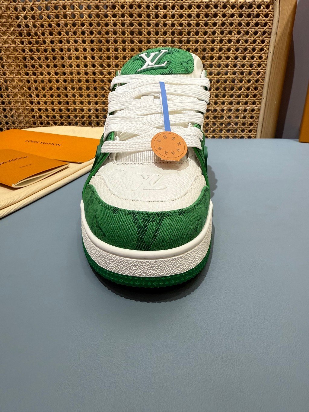Sneakers Trainer Denim 'Blanc Vert Monogram' — vue 9