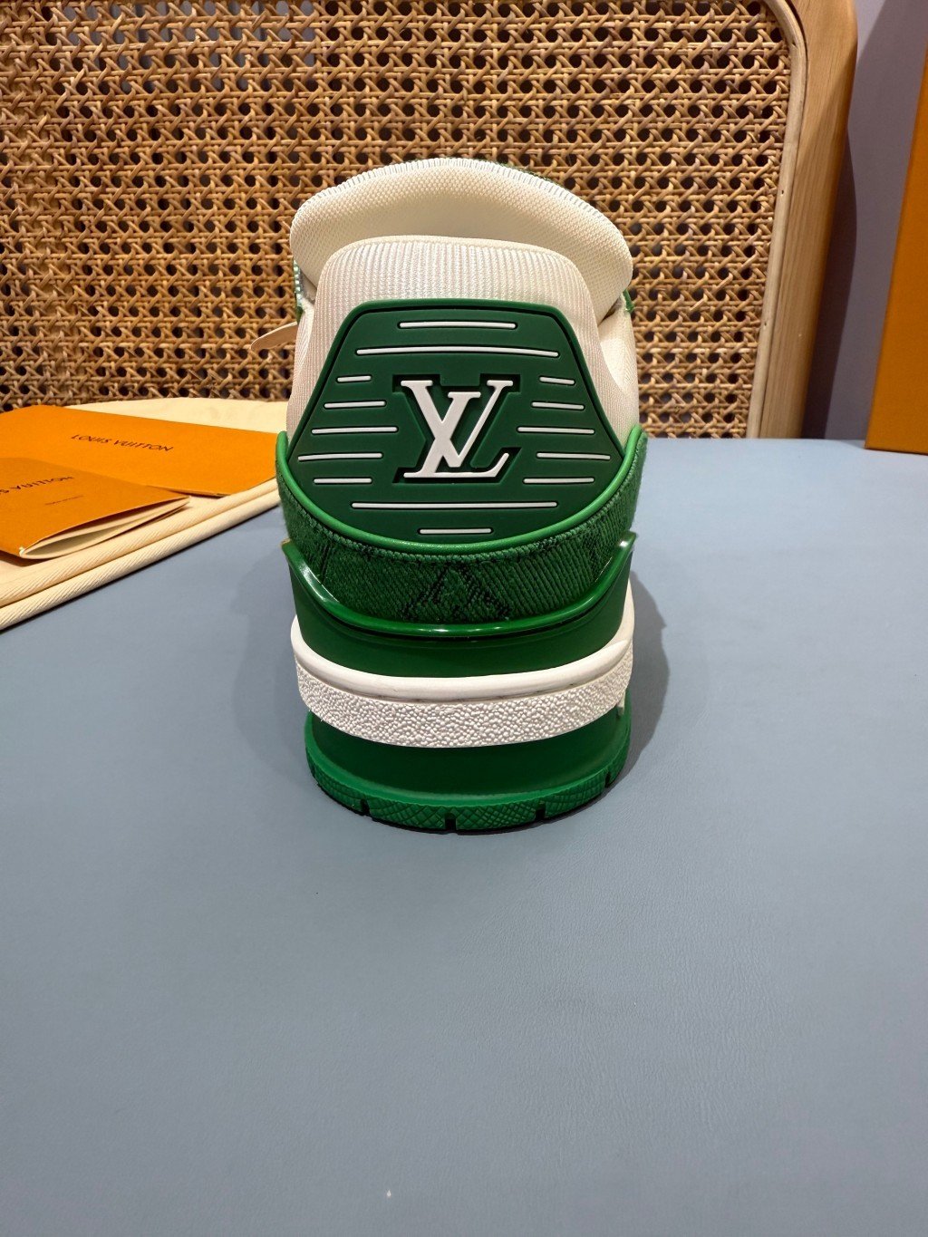 Sneakers Trainer Denim 'Blanc Vert Monogram' — vue 10