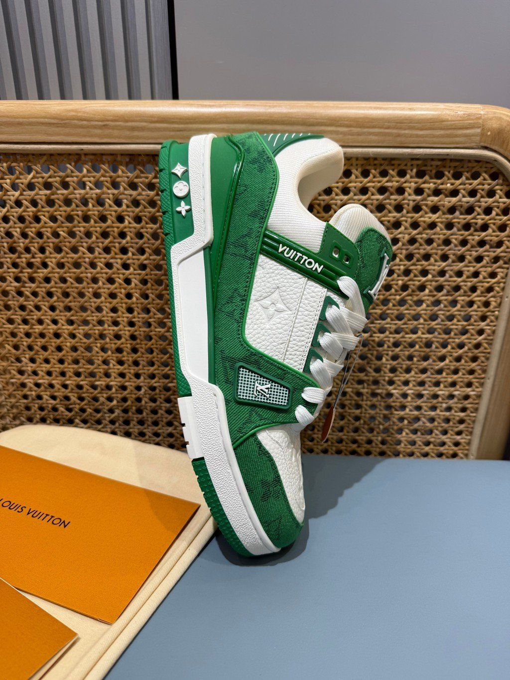 Sneakers Trainer Denim 'Blanc Vert Monogram' — vue 14