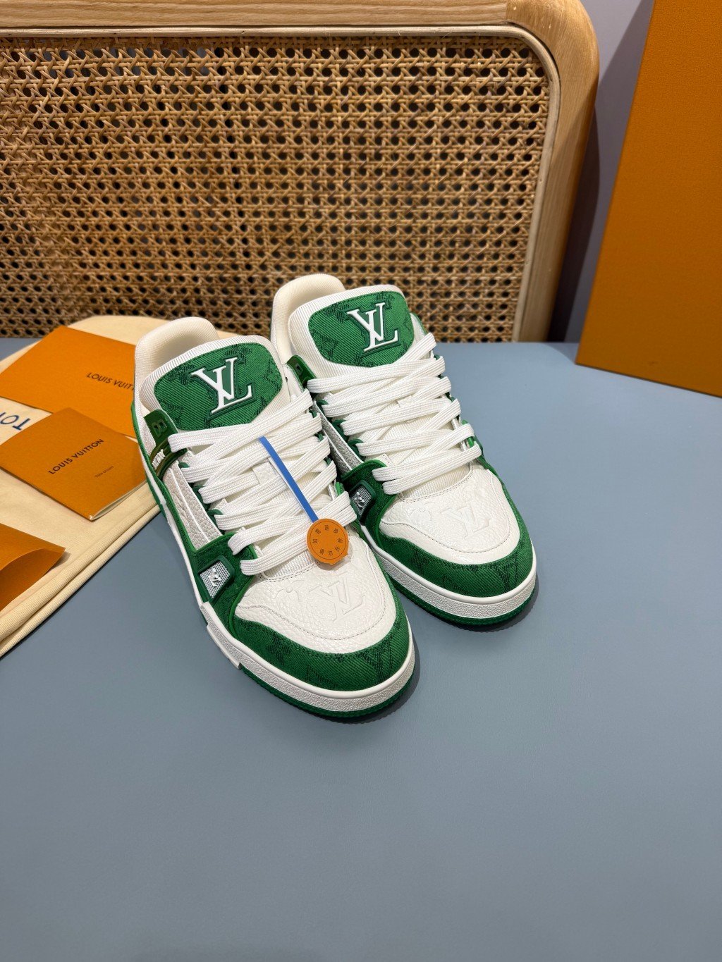Sneakers Trainer Denim 'Blanc Vert Monogram' — vue 16