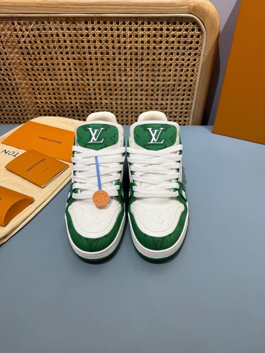 Sneakers Trainer Denim 'Blanc Vert Monogram' — vue 17