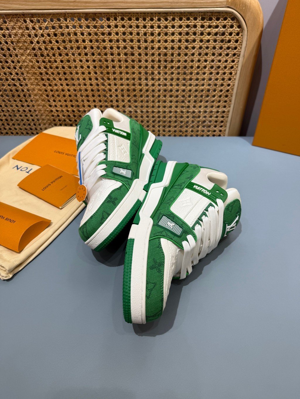 Sneakers Trainer Denim 'Blanc Vert Monogram' — vue 18