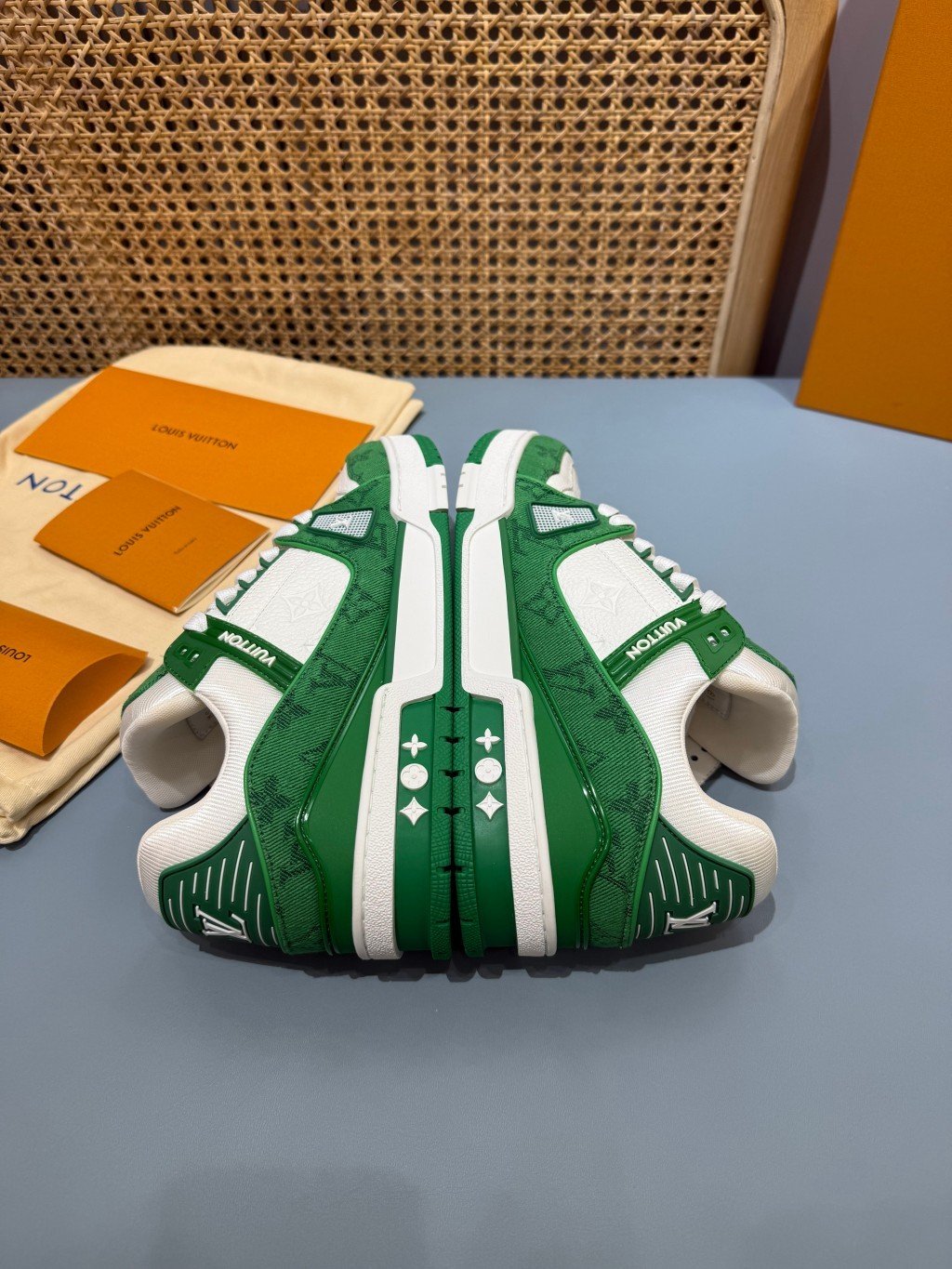 Sneakers Trainer Denim 'Blanc Vert Monogram' — vue 20