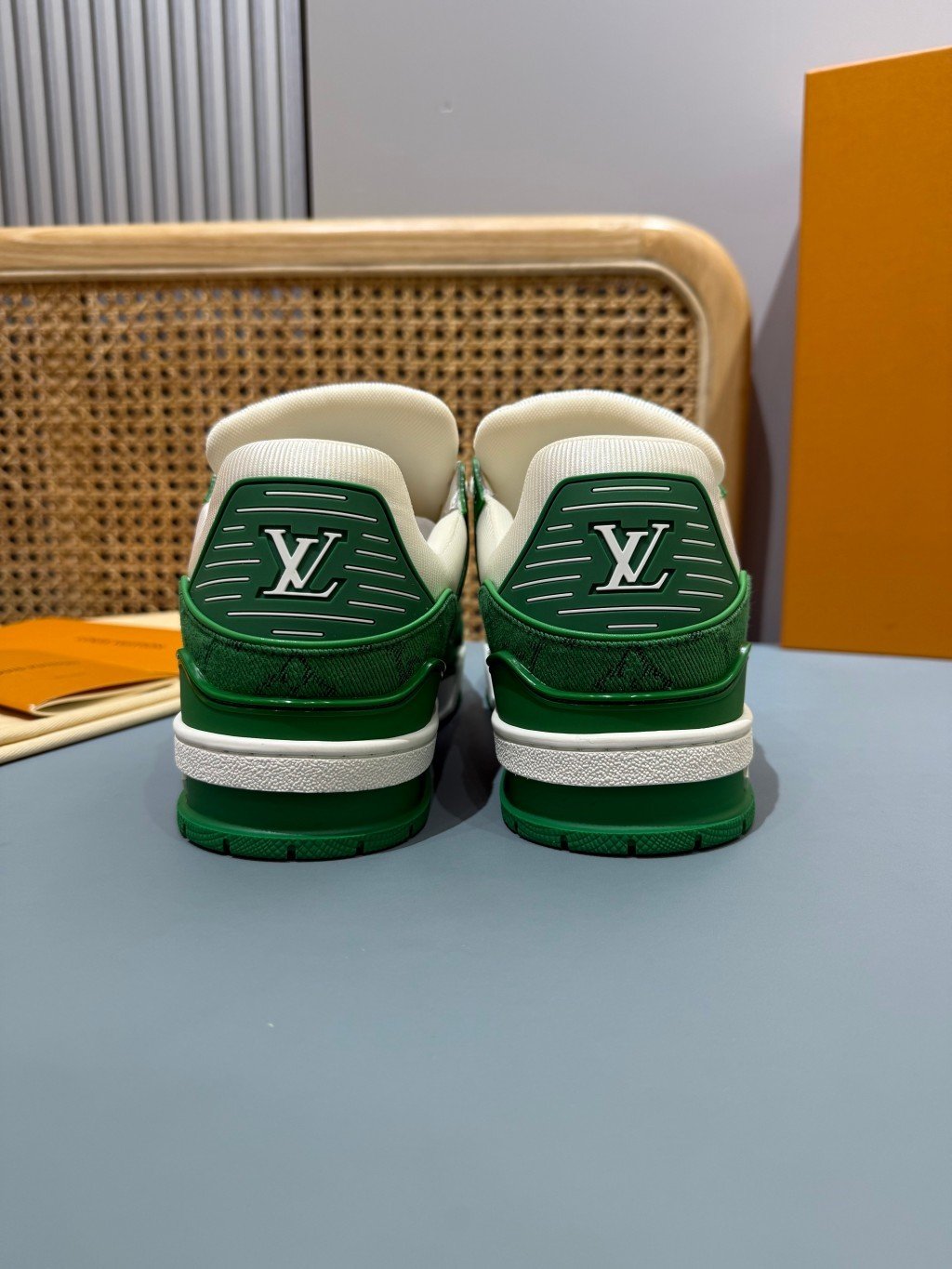 Sneakers Trainer Denim 'Blanc Vert Monogram' — vue 21