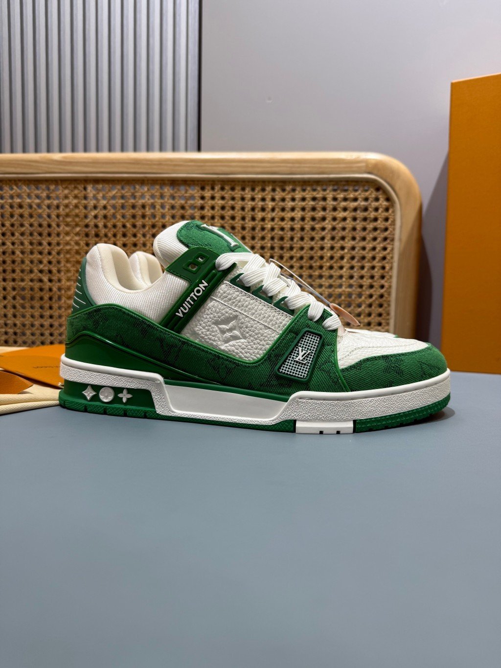 Sneakers Trainer Denim 'Blanc Vert Monogram' — vue 22
