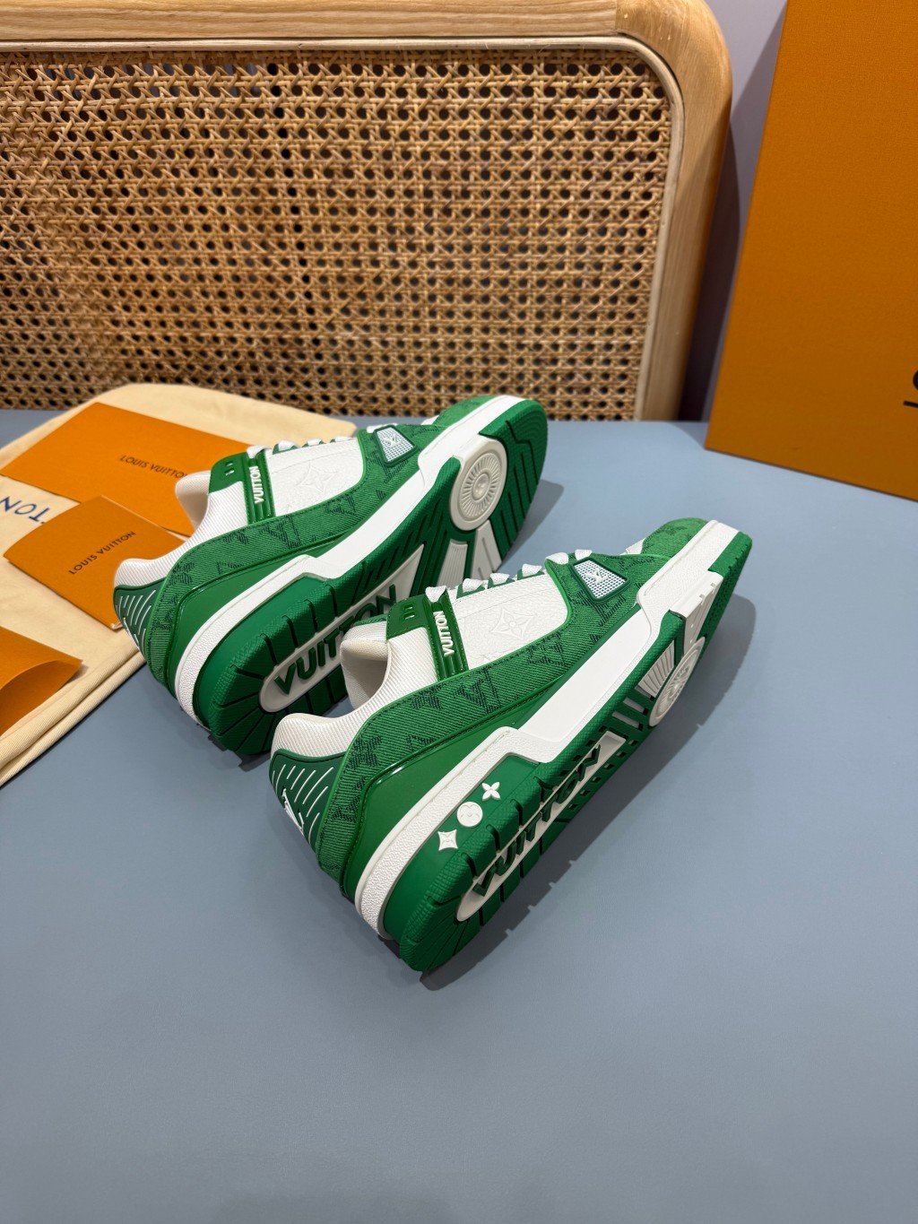 Sneakers Trainer Denim 'Blanc Vert Monogram' — vue 23