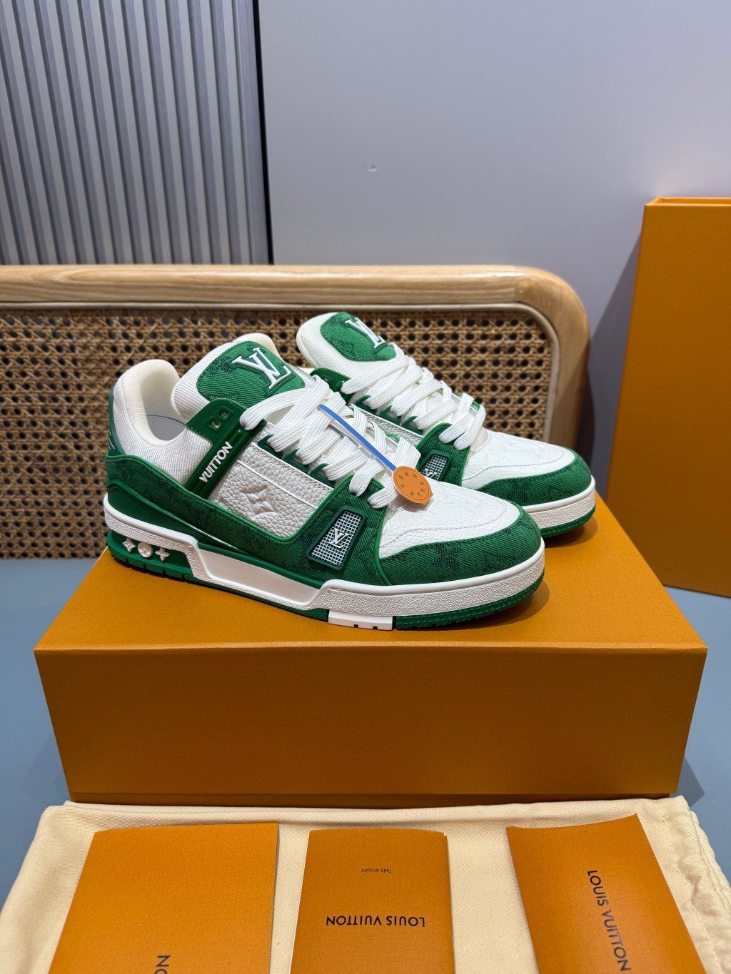 Sneakers Trainer Denim 'Blanc Vert Monogram' — vue 28