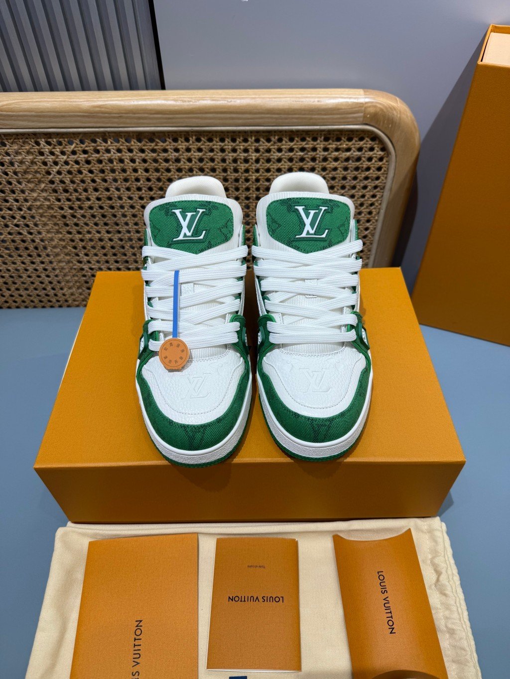 Sneakers Trainer Denim 'Blanc Vert Monogram' — vue 30