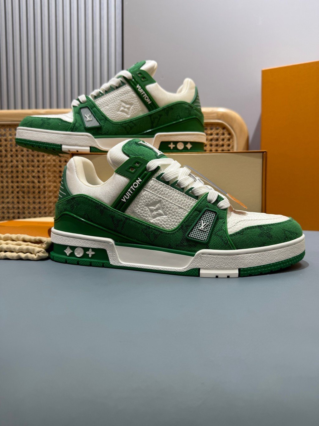 Sneakers Trainer Denim 'Blanc Vert Monogram' — vue 31