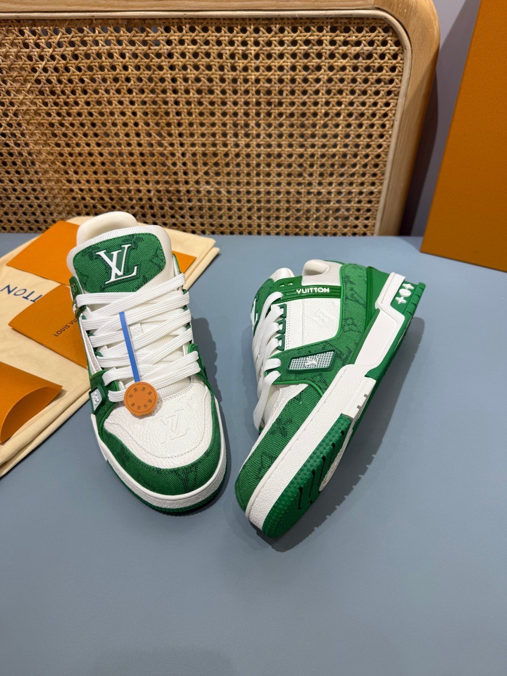 Sneakers Trainer Denim 'Blanc Vert Monogram' — vue 32