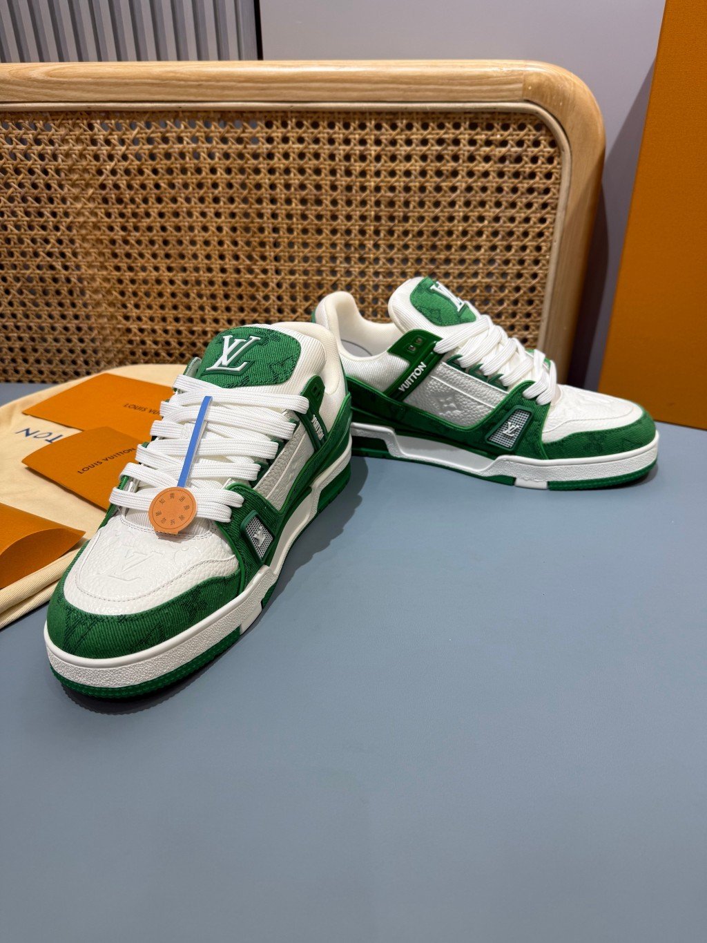 Sneakers Trainer Denim 'Blanc Vert Monogram' — vue 34