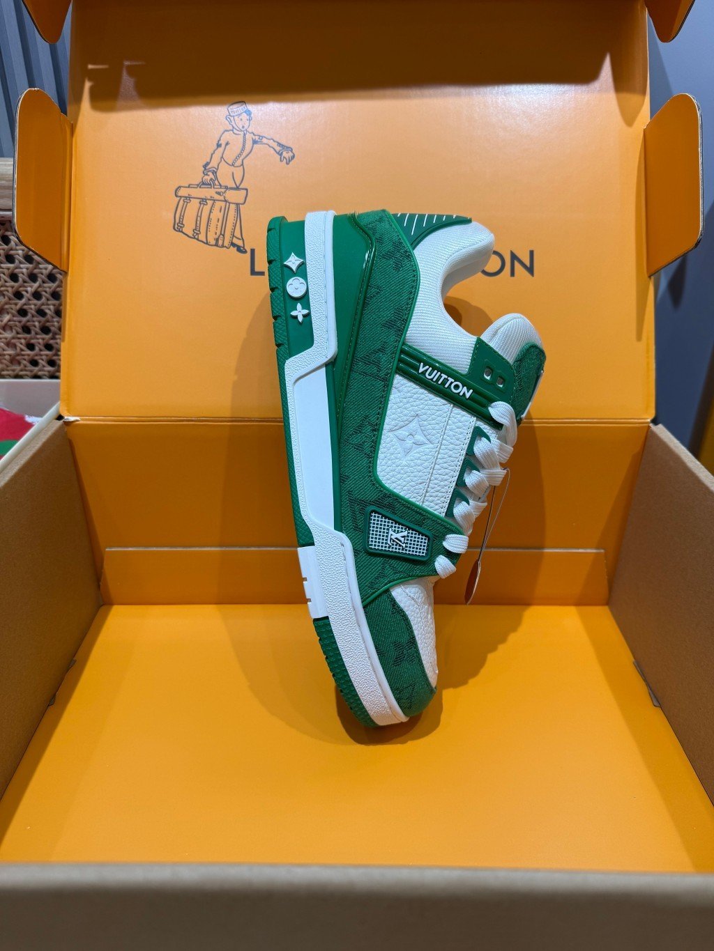 Sneakers Trainer Denim 'Blanc Vert Monogram' — vue 35
