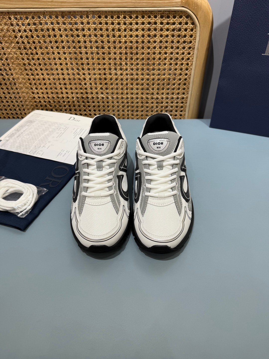 Sneakers B30 'Blanc et Noir' — vue 17