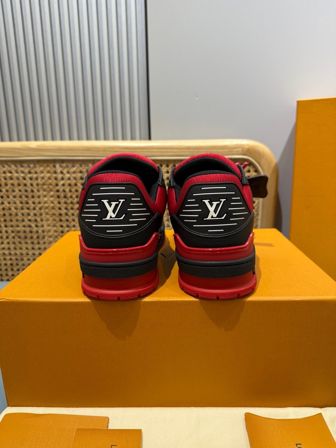 Sneakers Trainer 'Rouge Noir' — vue 2