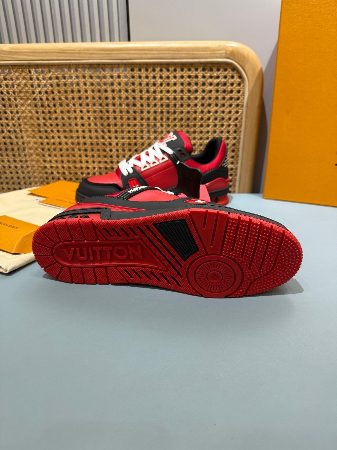 Sneakers Trainer 'Rouge Noir' — vue 18