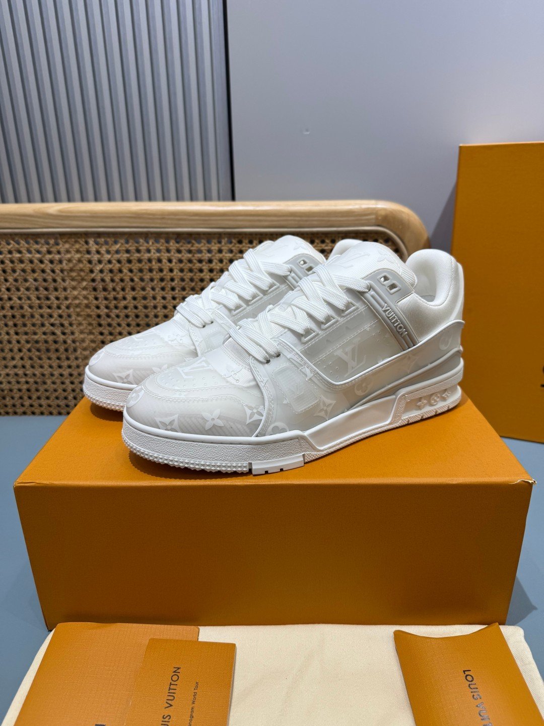 Sneakers Trainer 'Blanc Glacé' — vue 3