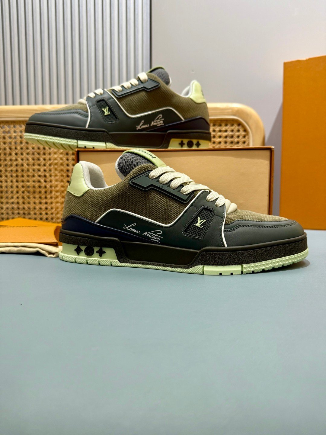 Sneakers Trainer 'Vert Menthe Noir' — vue 5
