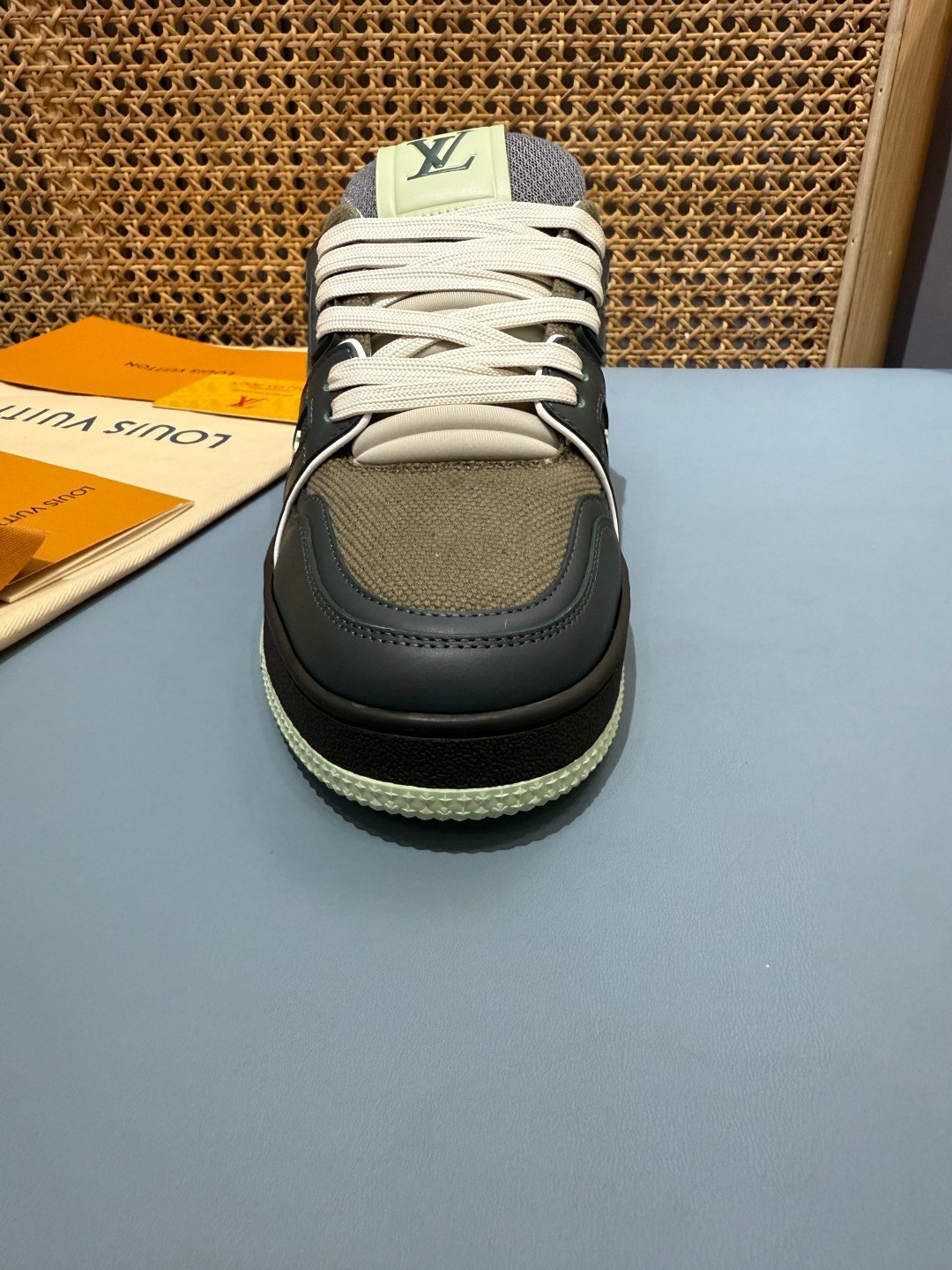 Sneakers Trainer 'Vert Menthe Noir' — vue 8