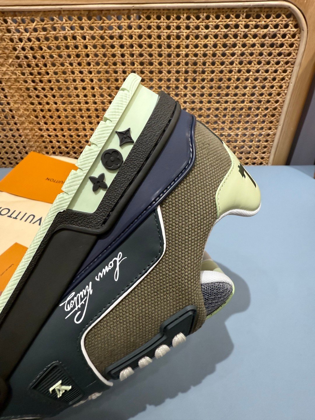 Sneakers Trainer 'Vert Menthe Noir' — vue 11