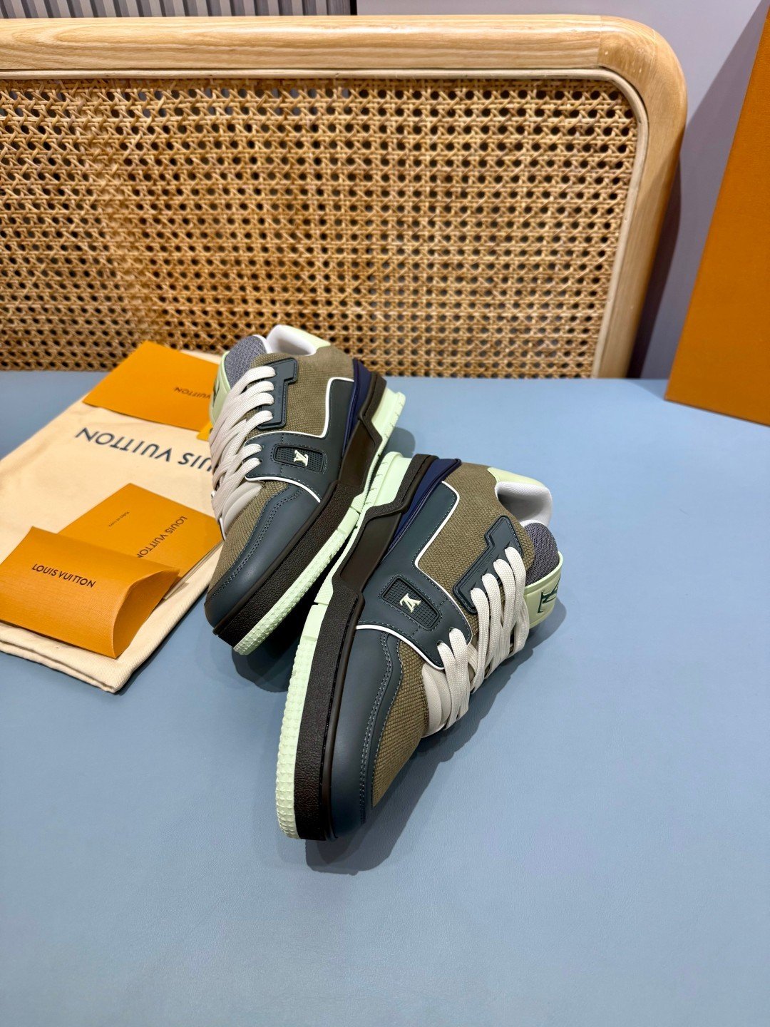 Sneakers Trainer 'Vert Menthe Noir' — vue 14