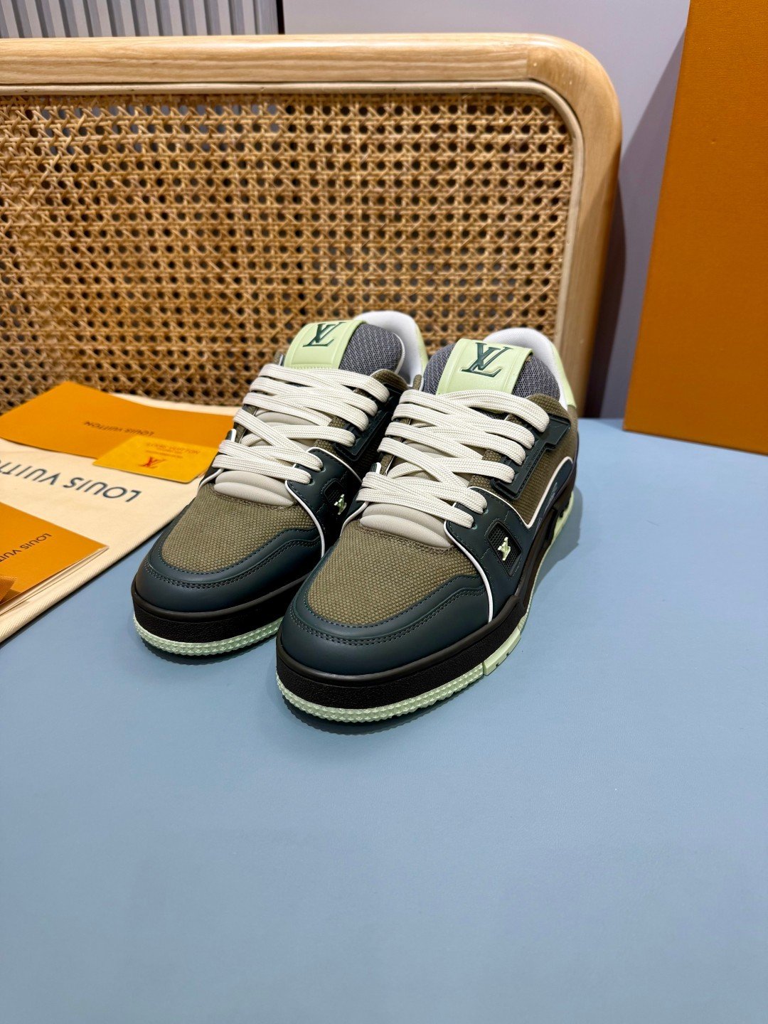 Sneakers Trainer 'Vert Menthe Noir' — vue 15
