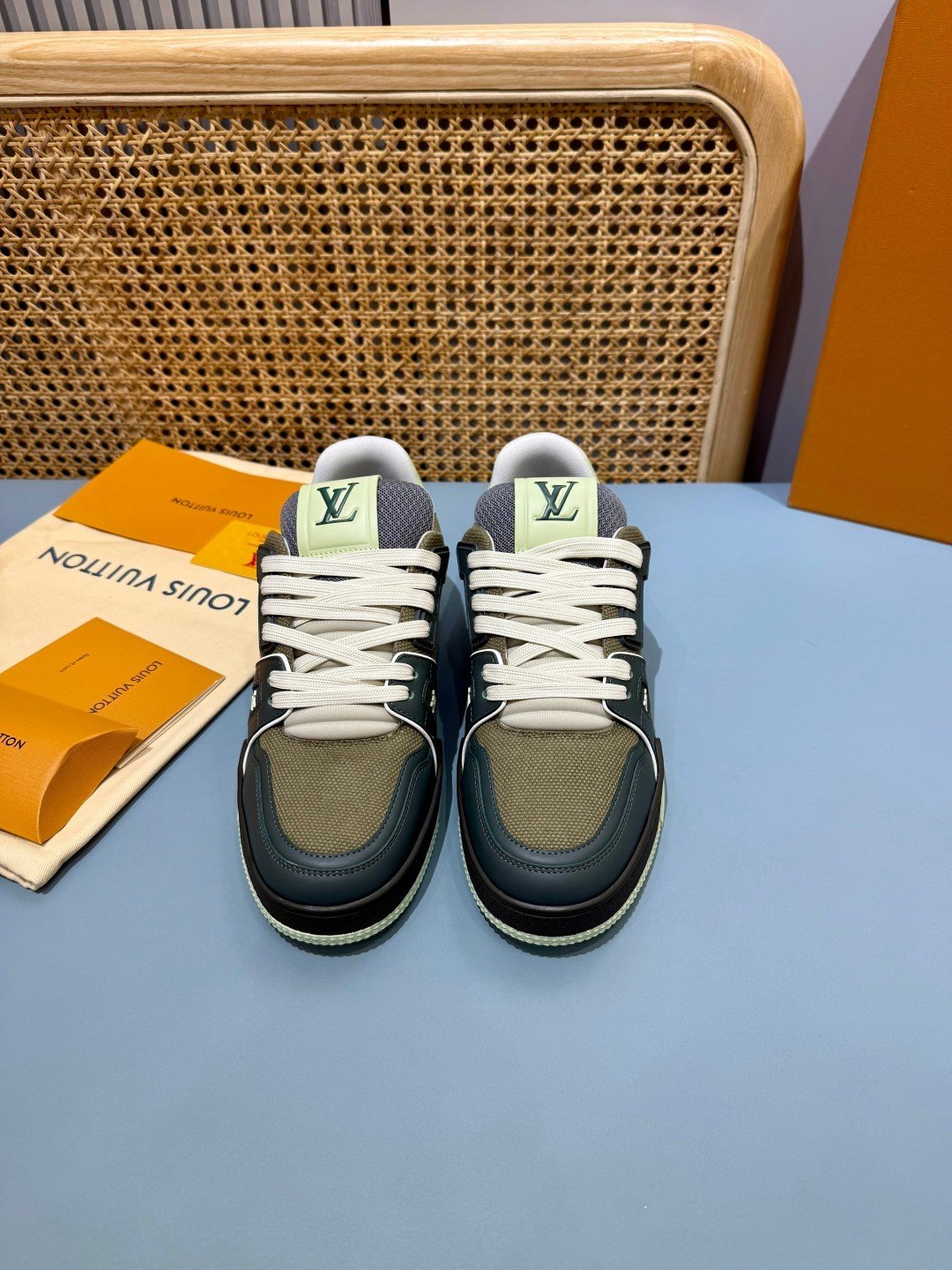 Sneakers Trainer 'Vert Menthe Noir' — vue 17