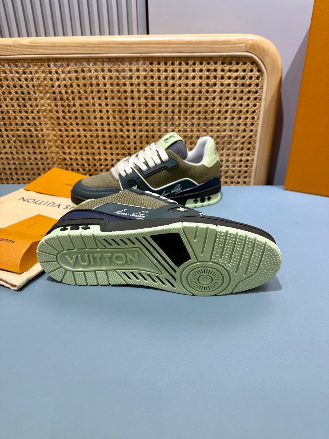 Sneakers Trainer 'Vert Menthe Noir' — vue 18
