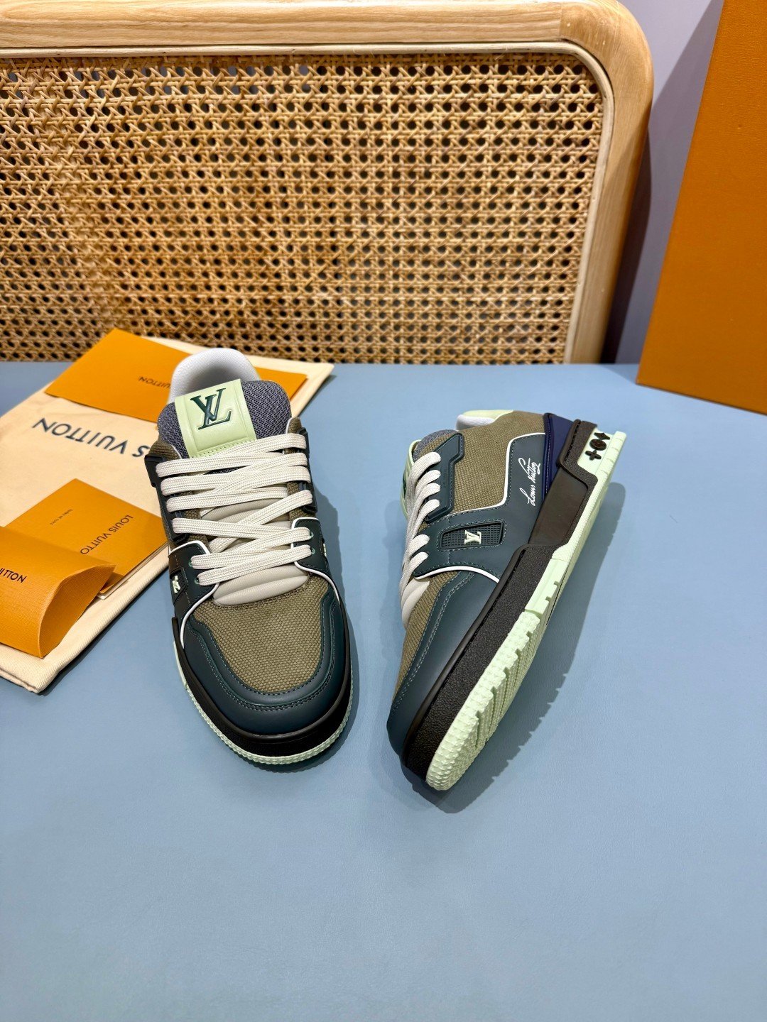 Sneakers Trainer 'Vert Menthe Noir' — vue 25