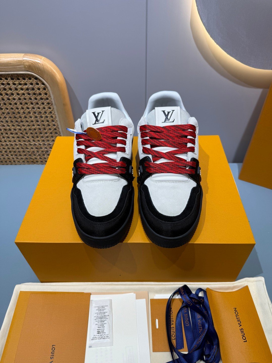 Sneakers Trainer 'Blanc Noir Rouge' — vue 2