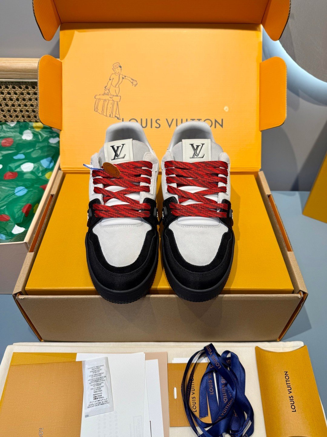 Sneakers Trainer 'Blanc Noir Rouge' — vue 5