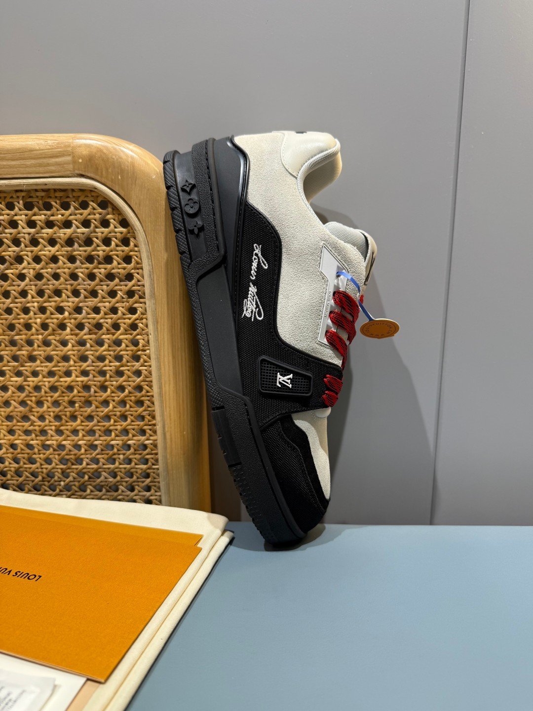 Sneakers Trainer 'Blanc Noir Rouge' — vue 14