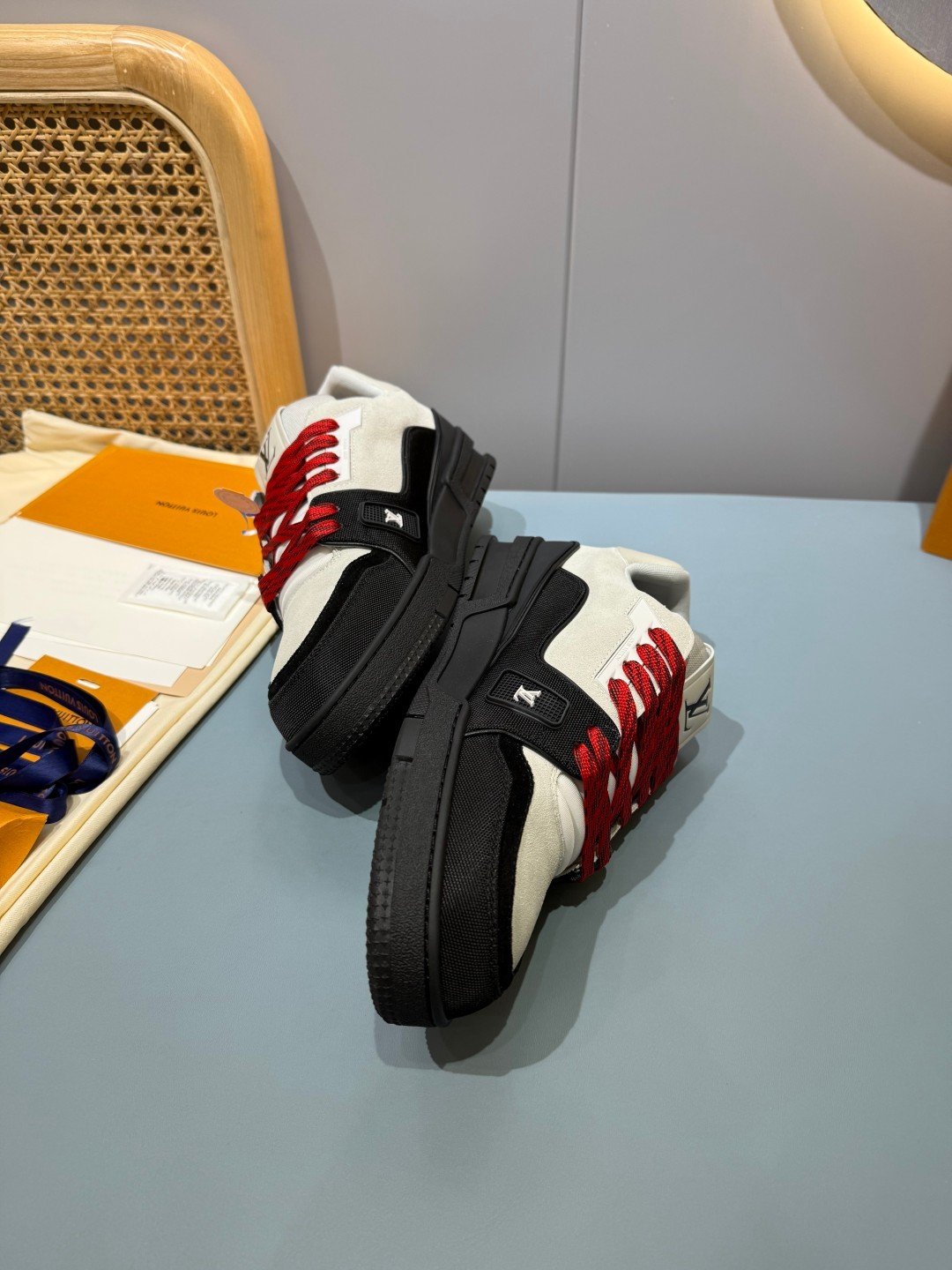 Sneakers Trainer 'Blanc Noir Rouge' — vue 15