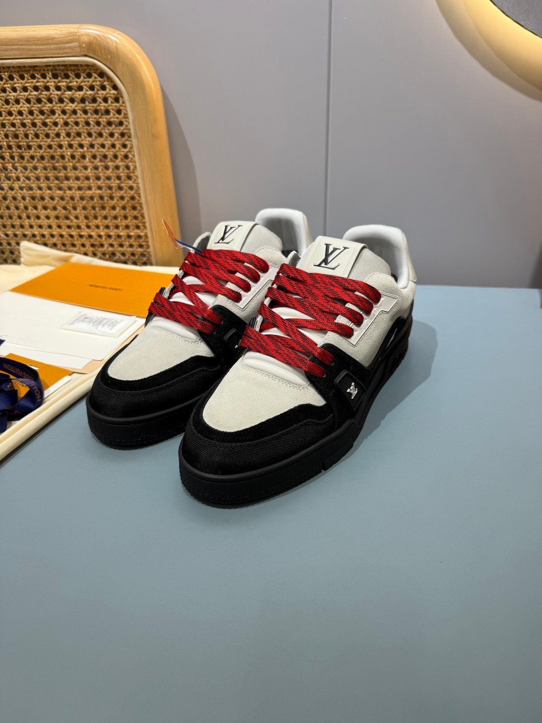 Sneakers Trainer 'Blanc Noir Rouge' — vue 16
