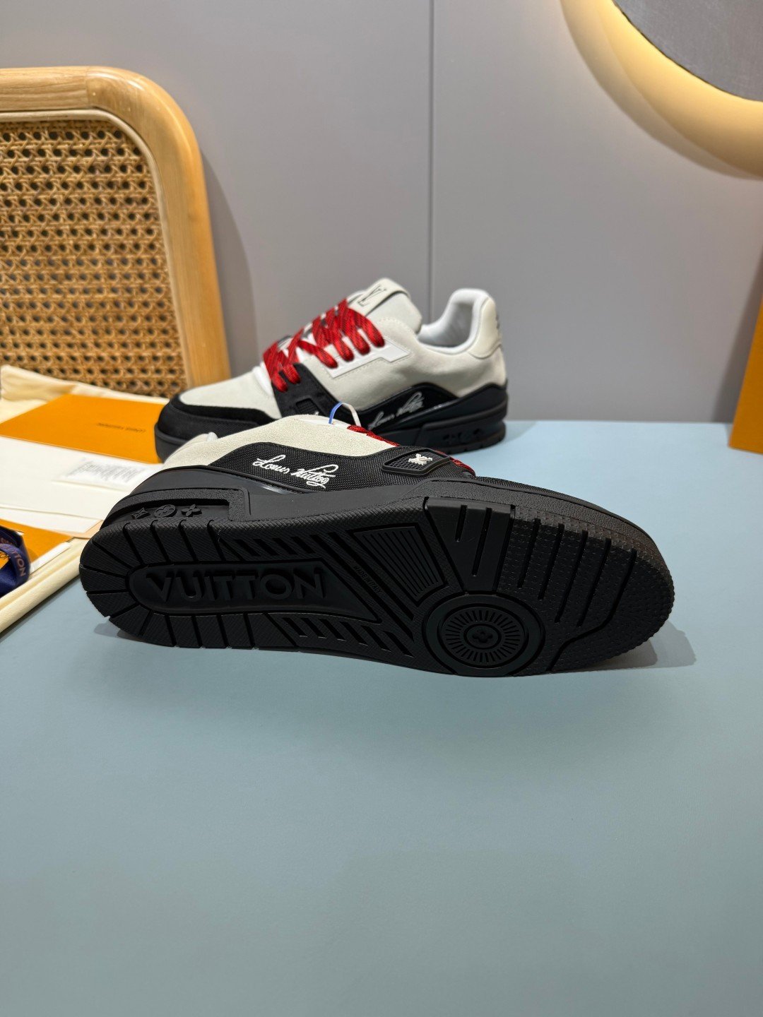 Sneakers Trainer 'Blanc Noir Rouge' — vue 19