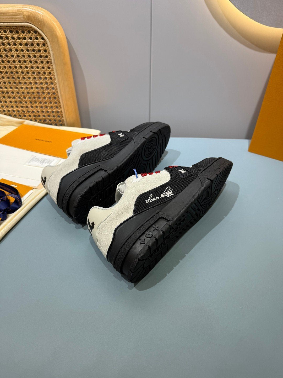 Sneakers Trainer 'Blanc Noir Rouge' — vue 23