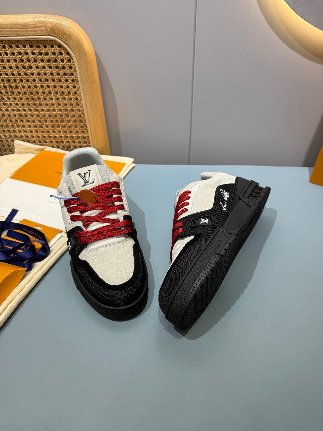 Sneakers Trainer 'Blanc Noir Rouge' — vue 26
